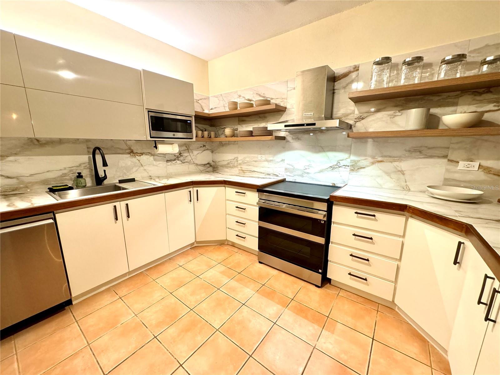 PUNTA DEL MAR BEACH VILLAGE - Residential