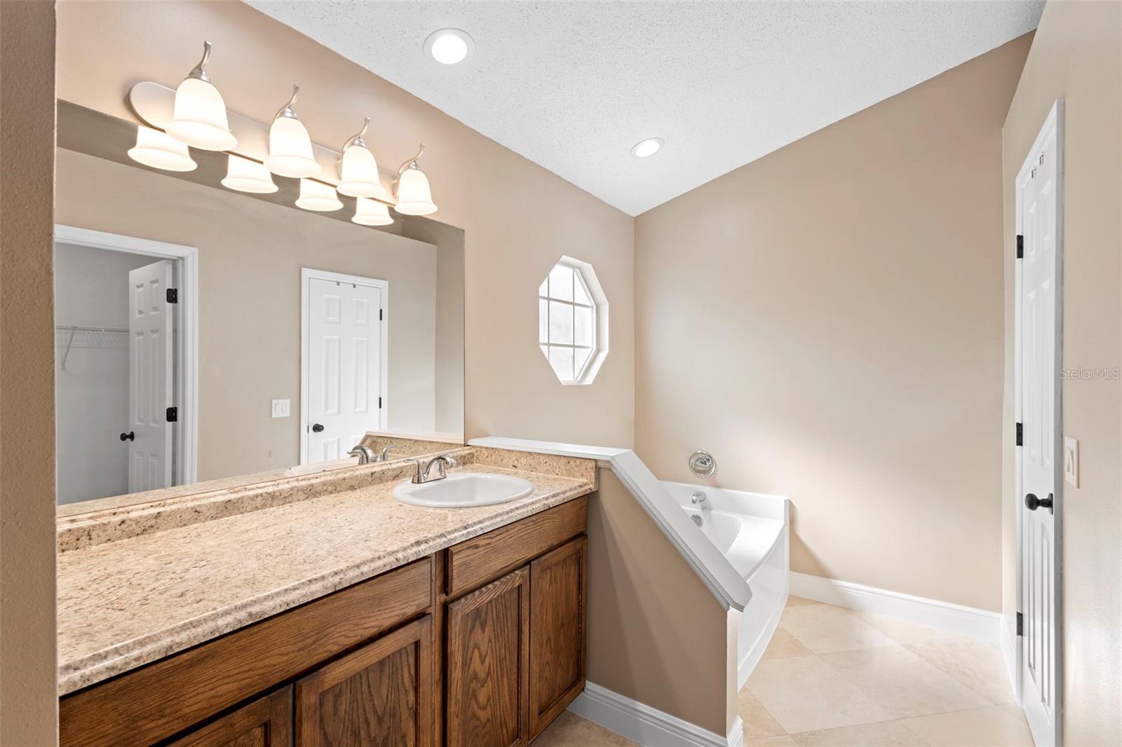 CHASE GROVES UNIT 7A - Residential Lease