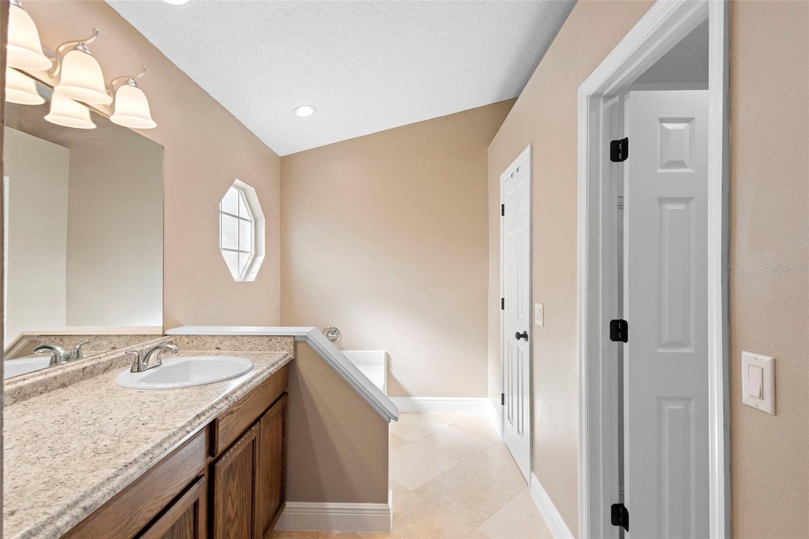 CHASE GROVES UNIT 7A - Residential Lease