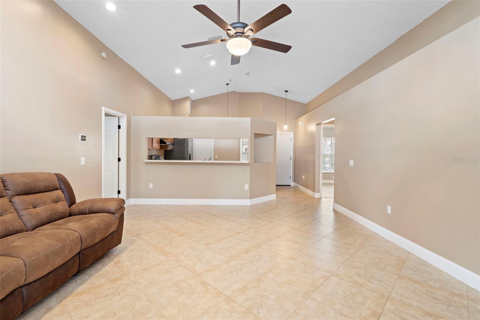 CHASE GROVES UNIT 7A - Residential Lease