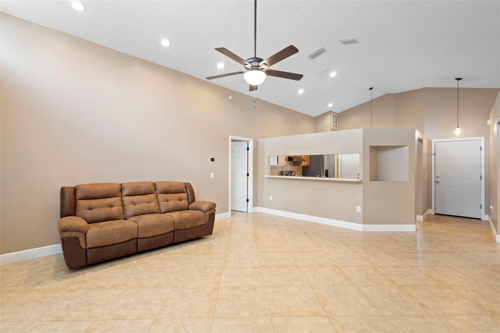 CHASE GROVES UNIT 7A - Residential Lease