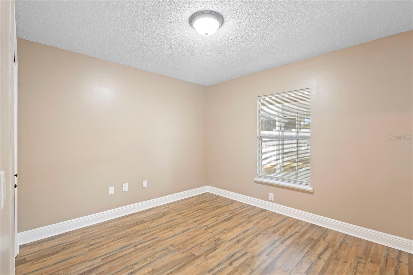 CHASE GROVES UNIT 7A - Residential Lease