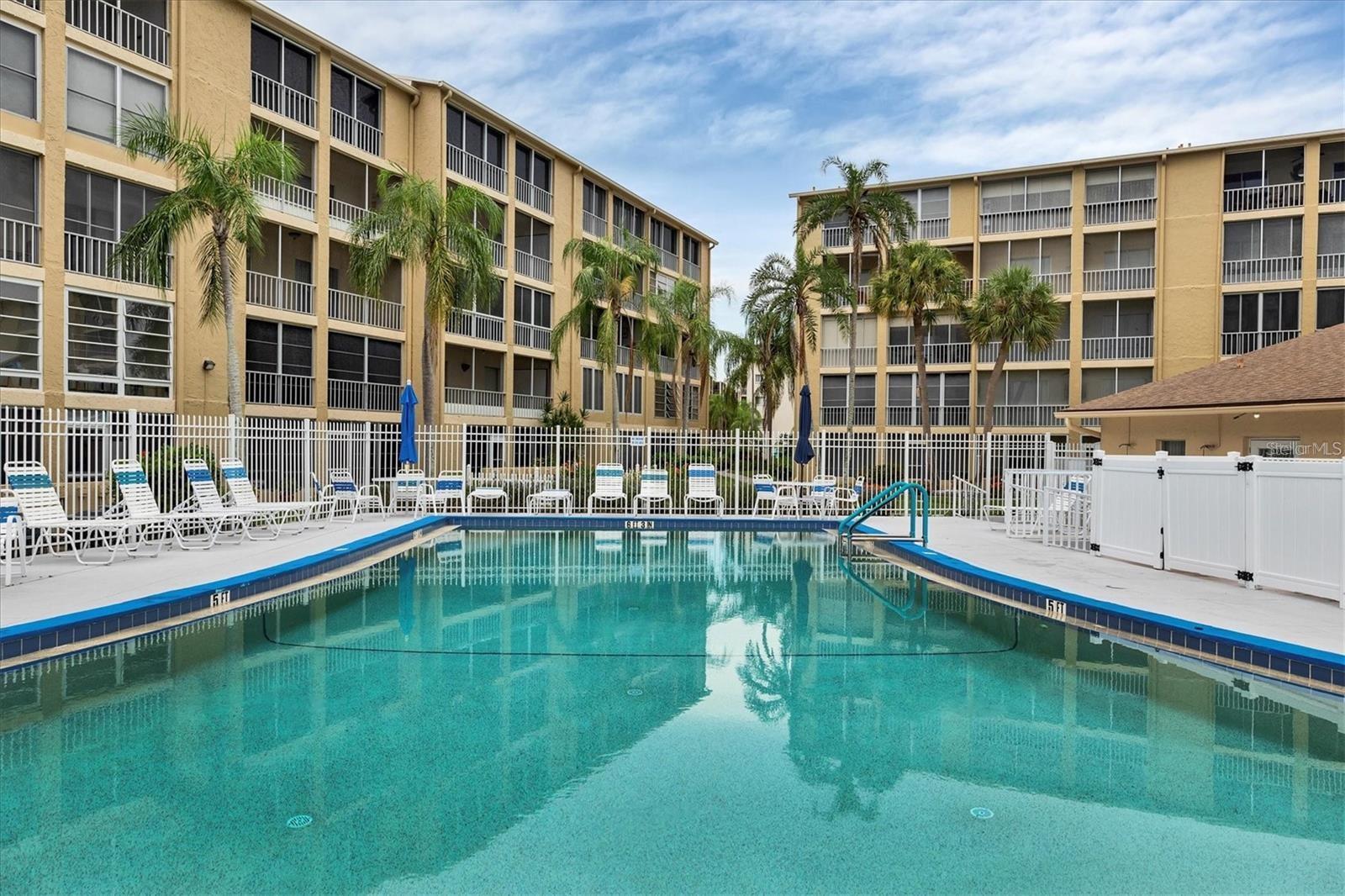 BAYSHORE ON THE LAKE APTS II SEC 3 - Residential