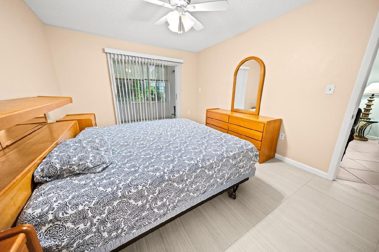 BAYSHORE ON THE LAKE APTS II SEC 3 - Residential