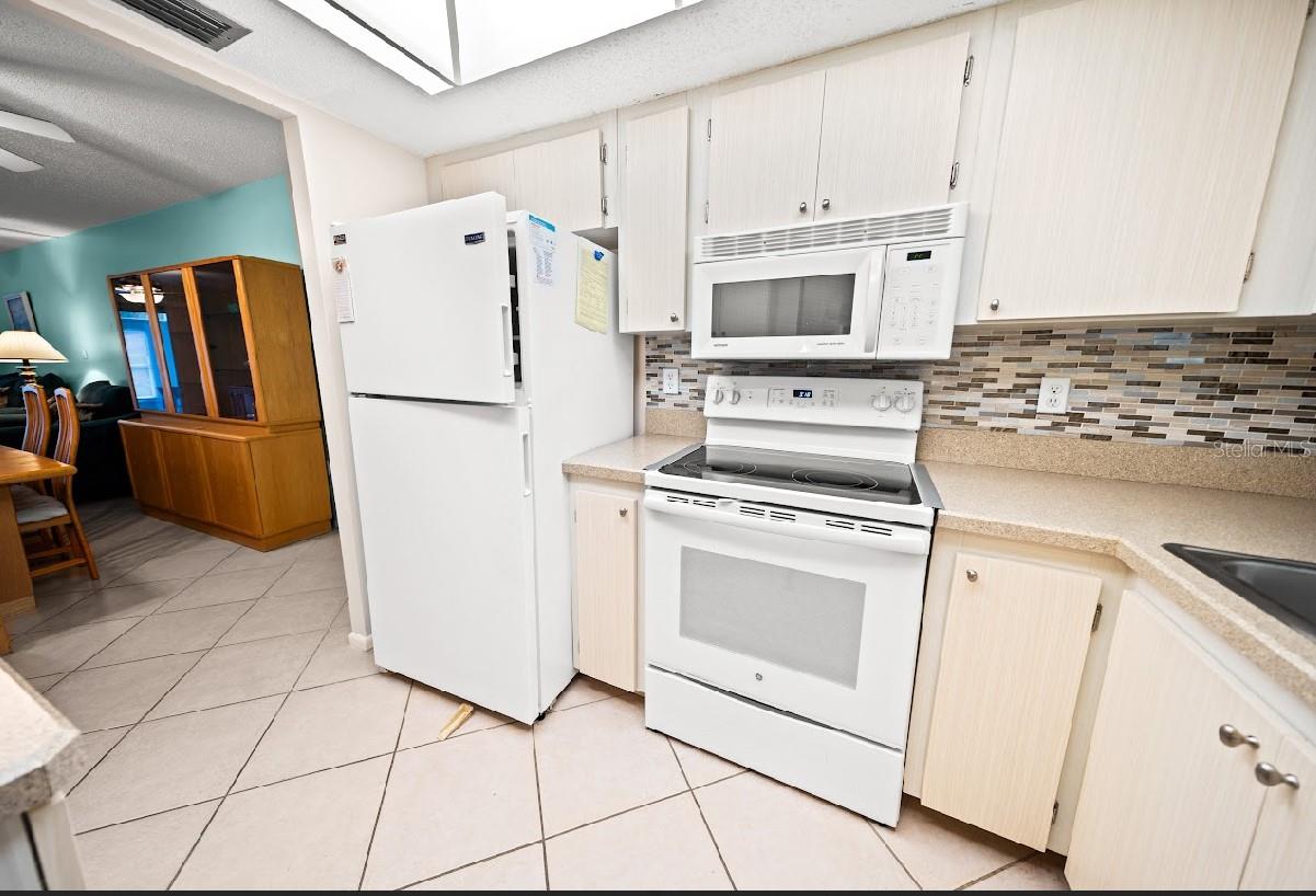 BAYSHORE ON THE LAKE APTS II SEC 3 - Residential