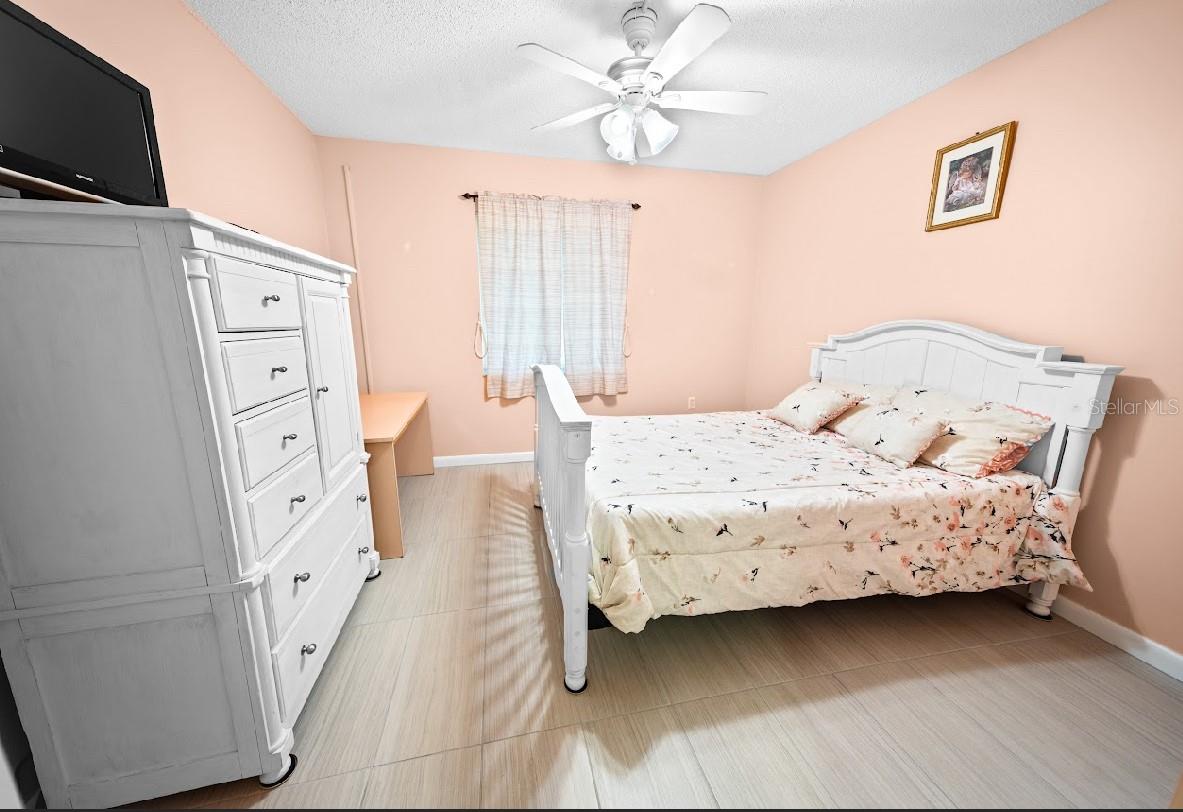 BAYSHORE ON THE LAKE APTS II SEC 3 - Residential