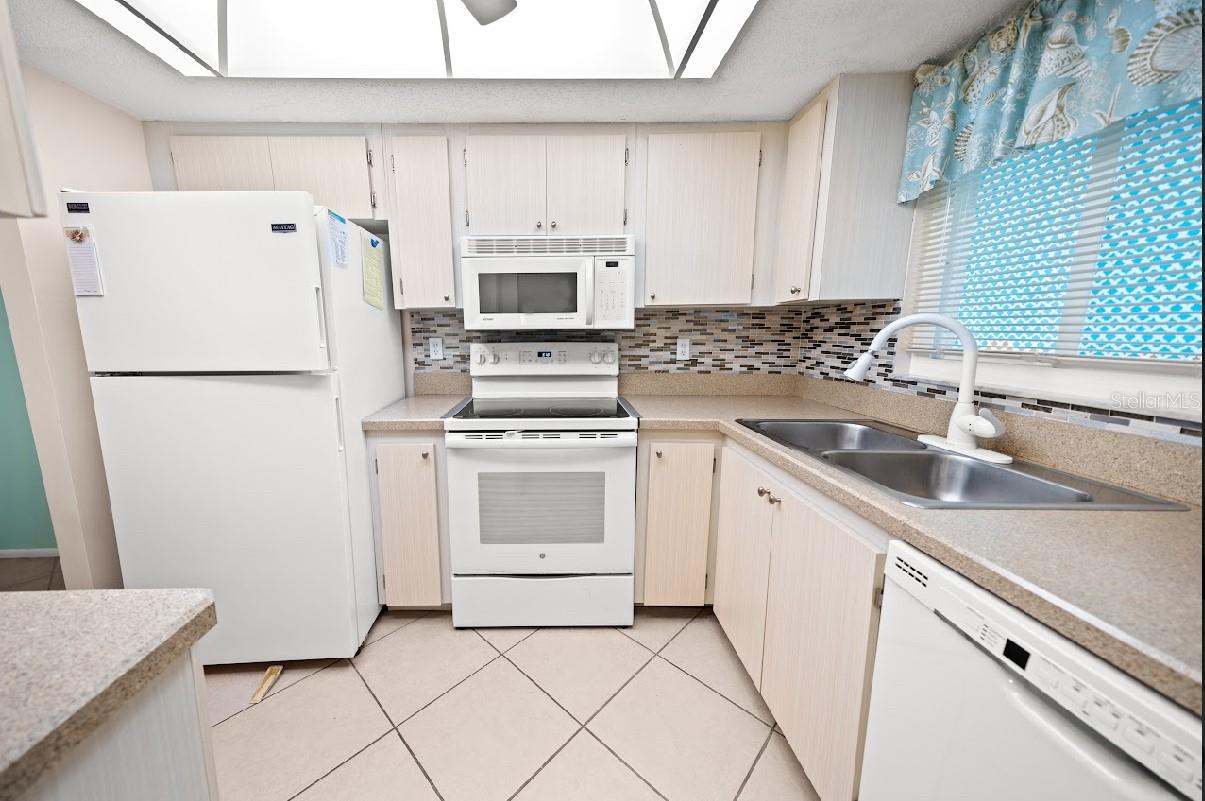BAYSHORE ON THE LAKE APTS II SEC 3 - Residential