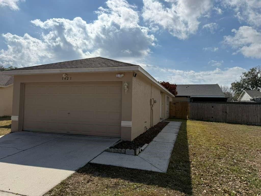 Photo of 1421 Mohrlake Drive, Brandon, FL 33511 (MLS # TB8478418)