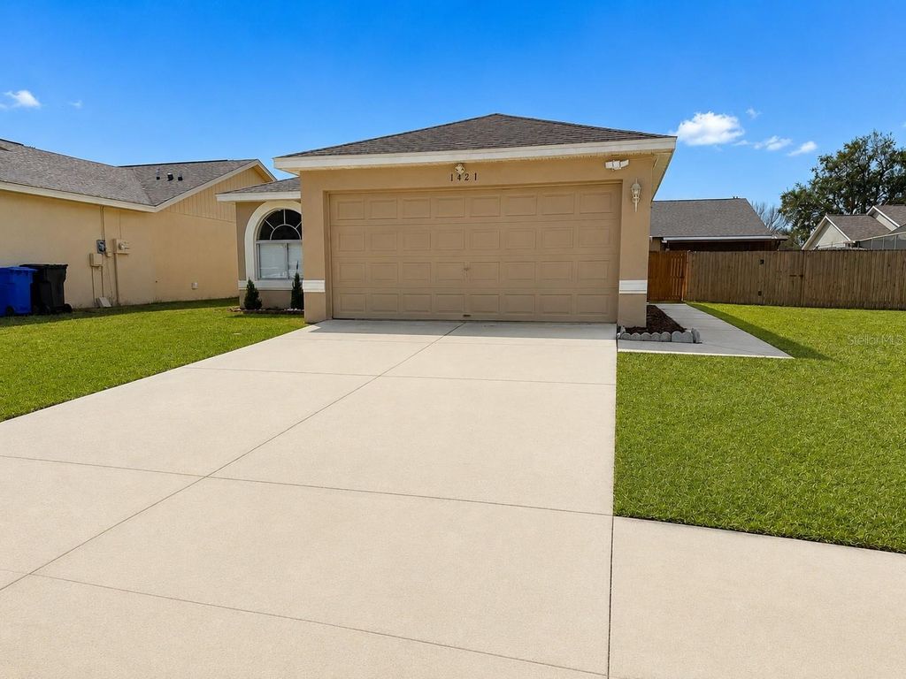 Photo of 1421 Mohrlake Drive, Brandon, FL 33511 (MLS # TB8478418)