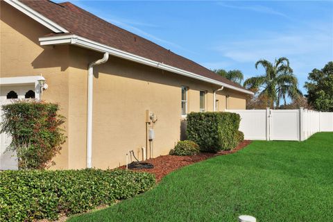 A home in WINTER HAVEN