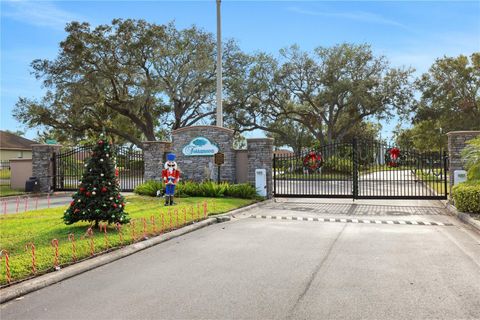 A home in WINTER HAVEN