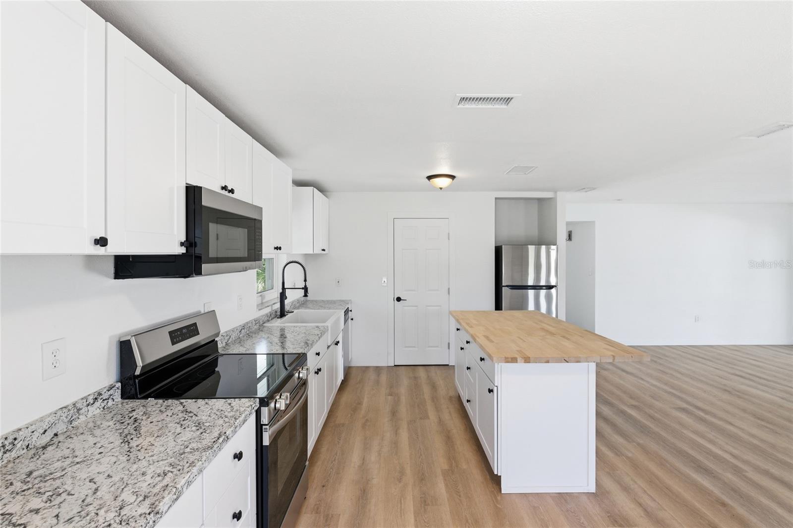 CHARLOTTE  ACRES - Residential