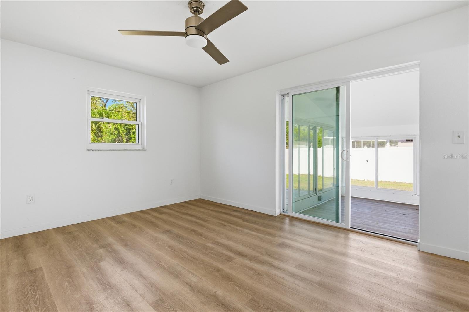 CHARLOTTE  ACRES - Residential