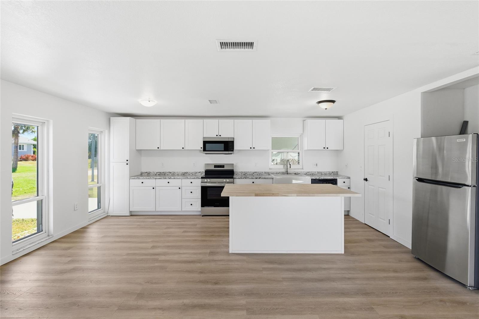 CHARLOTTE  ACRES - Residential