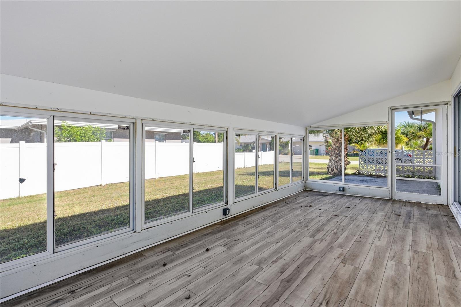 CHARLOTTE  ACRES - Residential