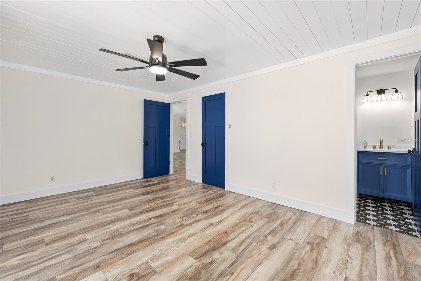 CAMEO POINT UNIT 02 - Residential