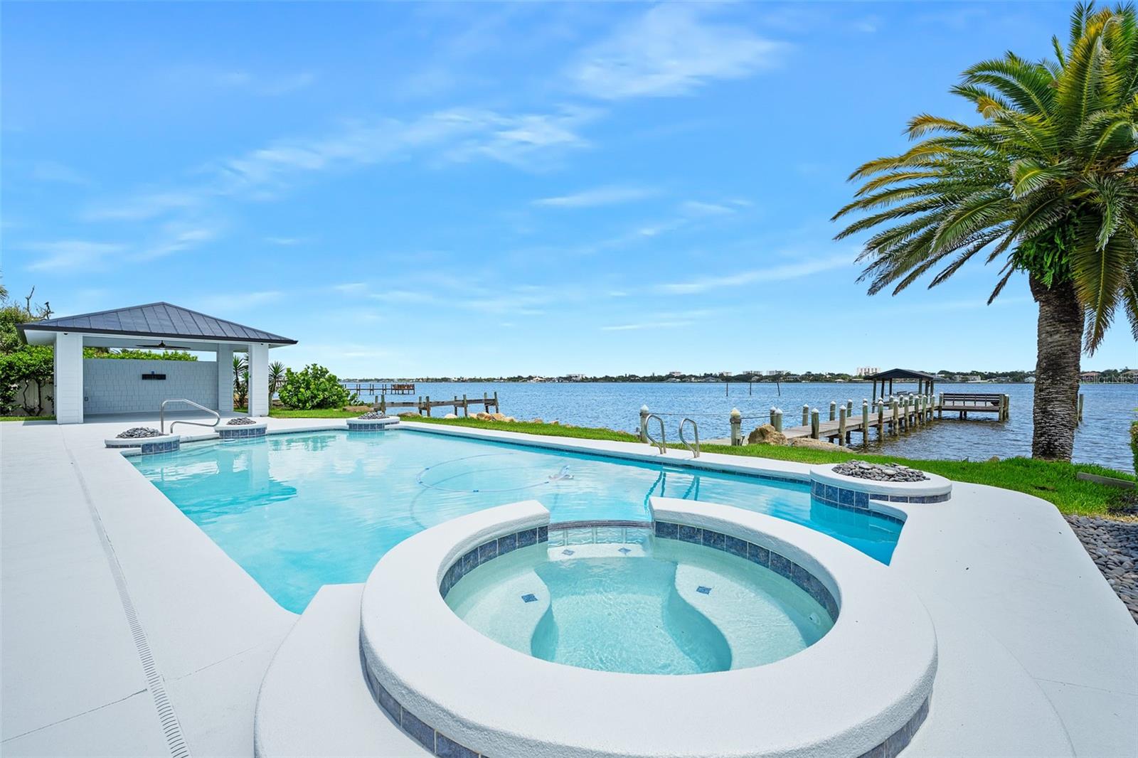 CAMEO POINT UNIT 02 - Residential