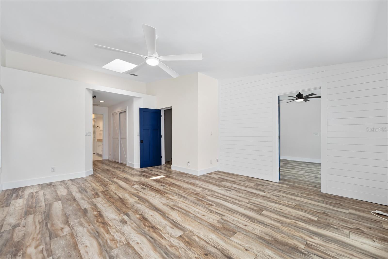 CAMEO POINT UNIT 02 - Residential