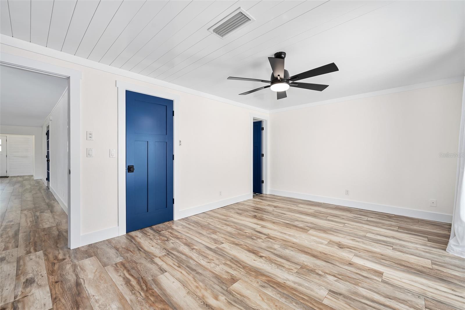 CAMEO POINT UNIT 02 - Residential