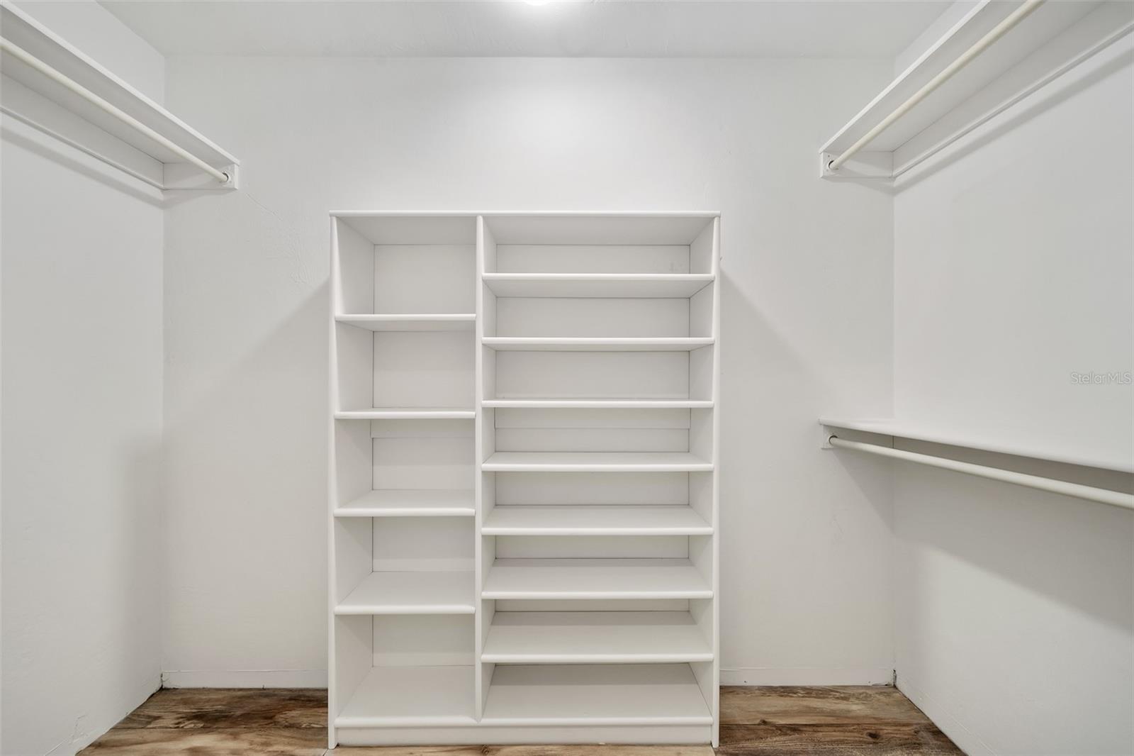 CAMEO POINT UNIT 02 - Residential