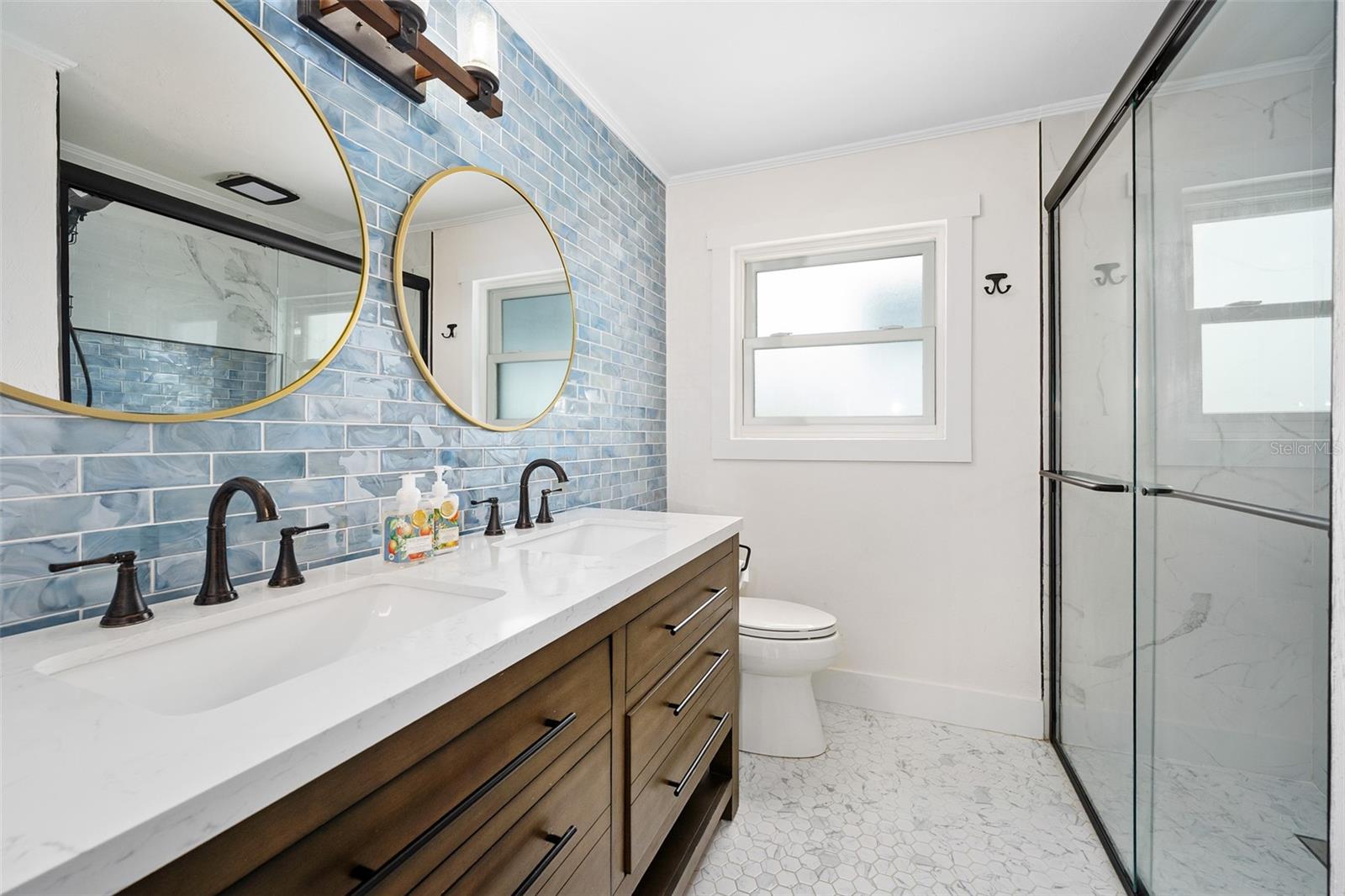 CAMEO POINT UNIT 02 - Residential