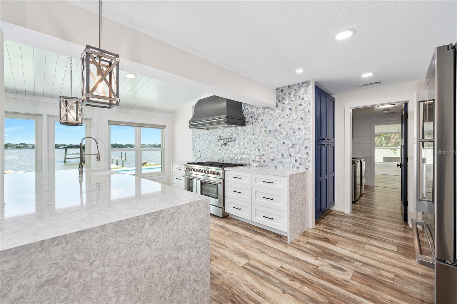 CAMEO POINT UNIT 02 - Residential