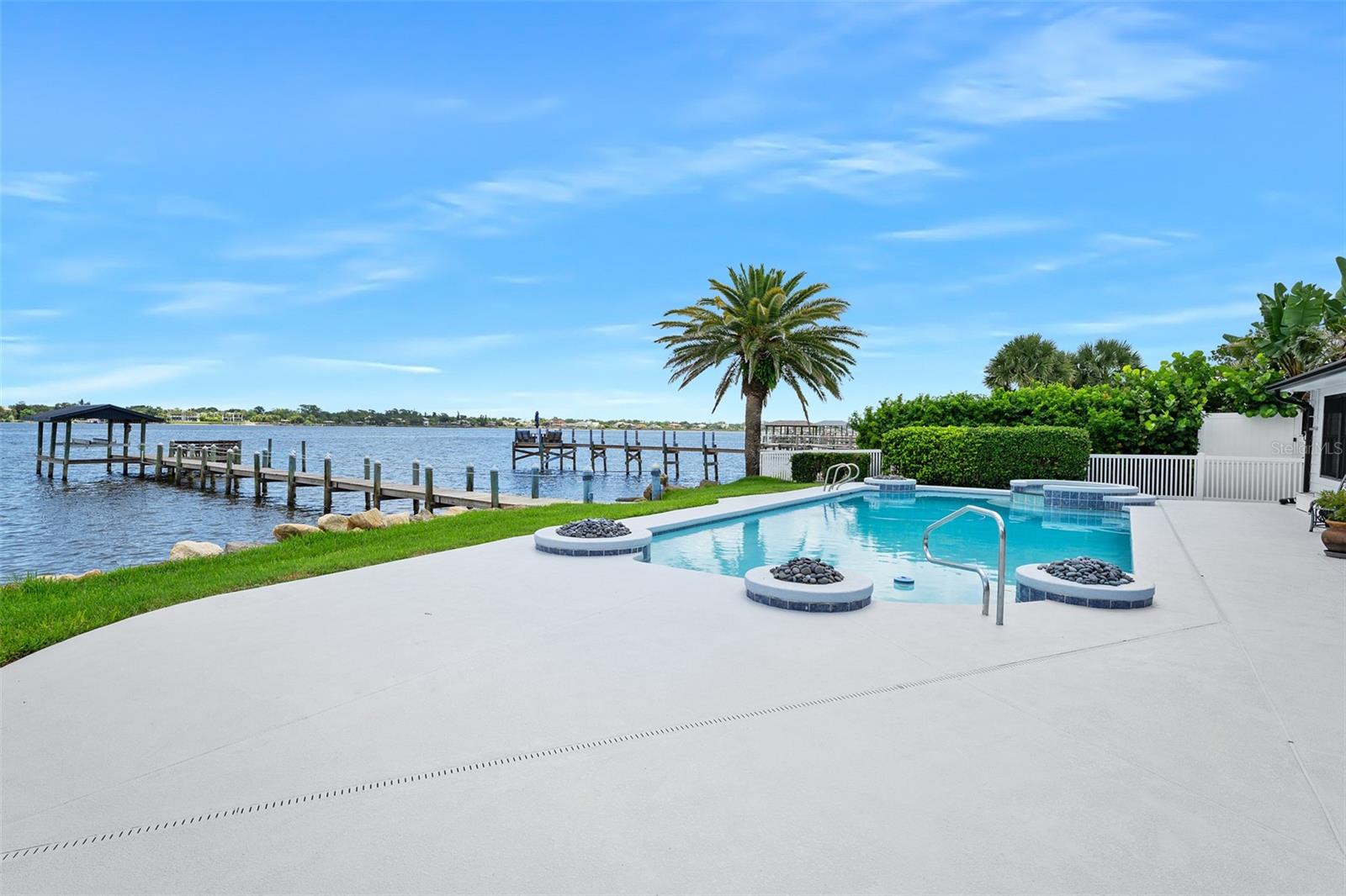CAMEO POINT UNIT 02 - Residential