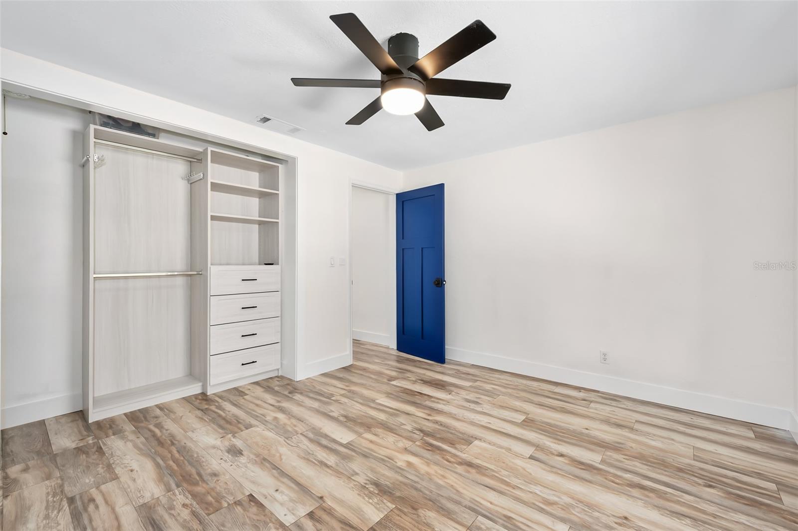 CAMEO POINT UNIT 02 - Residential
