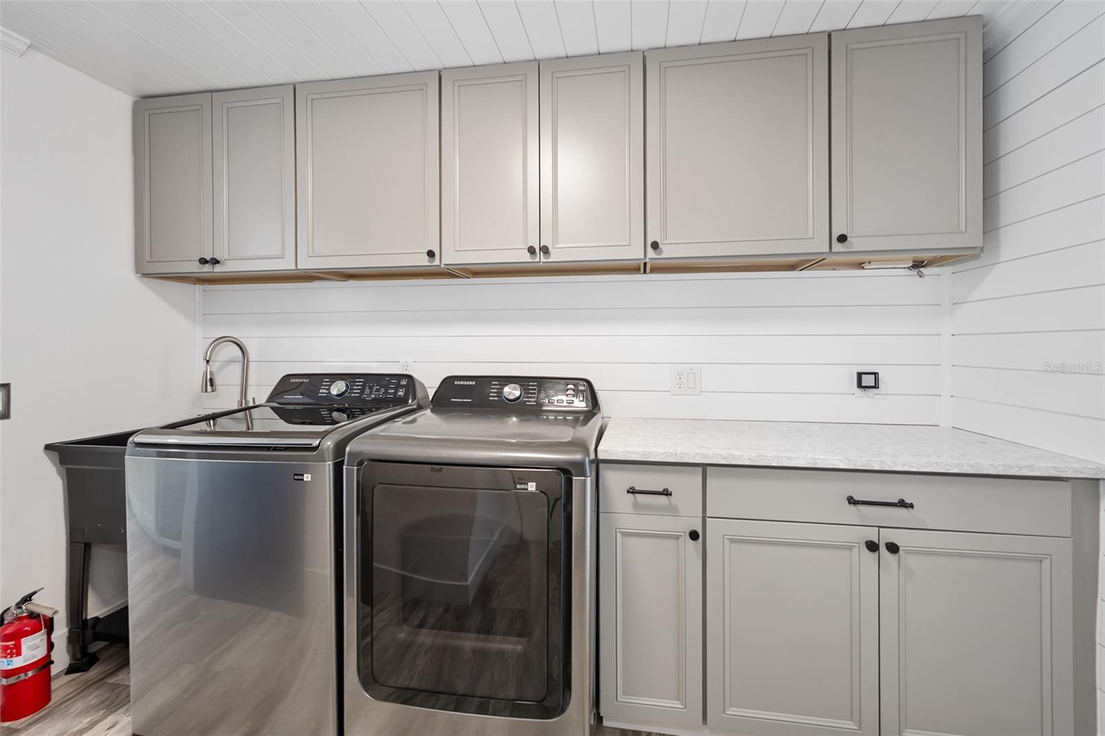 CAMEO POINT UNIT 02 - Residential