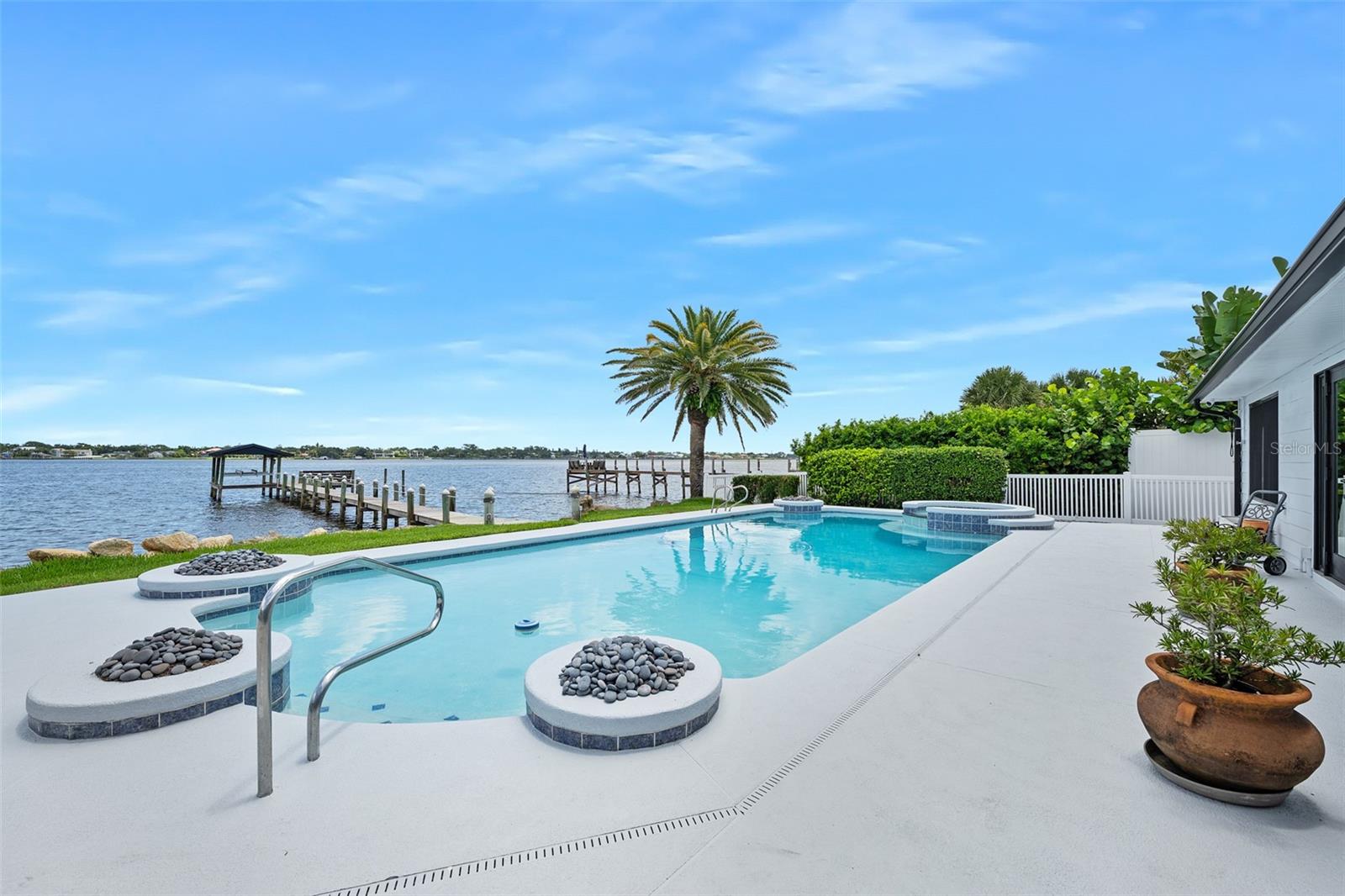 CAMEO POINT UNIT 02 - Residential
