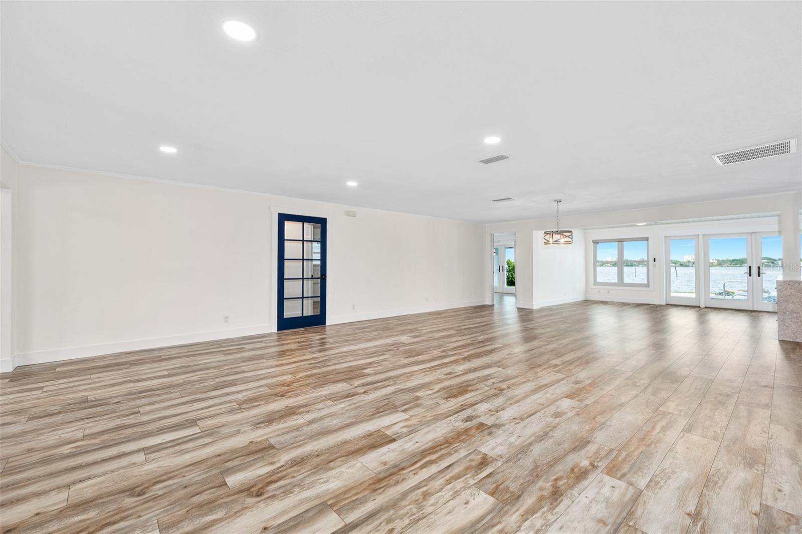 CAMEO POINT UNIT 02 - Residential