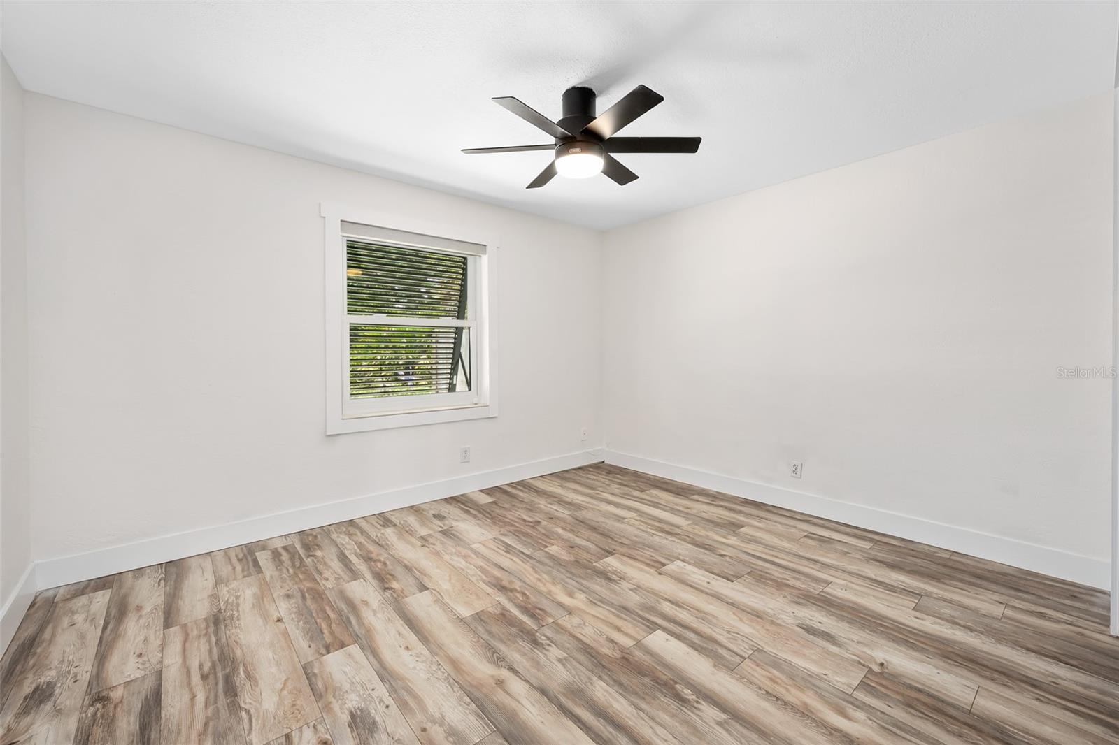 CAMEO POINT UNIT 02 - Residential