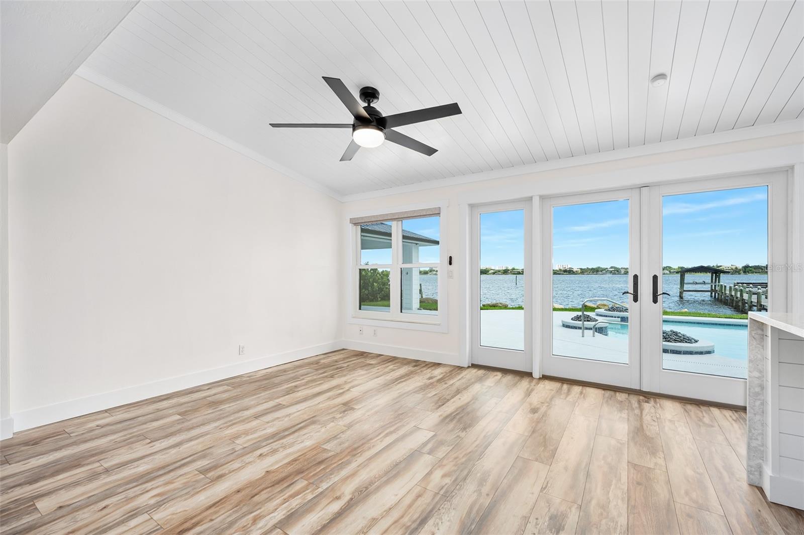 CAMEO POINT UNIT 02 - Residential
