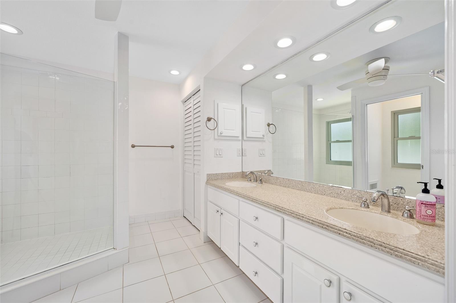 CAMEO POINT UNIT 02 - Residential