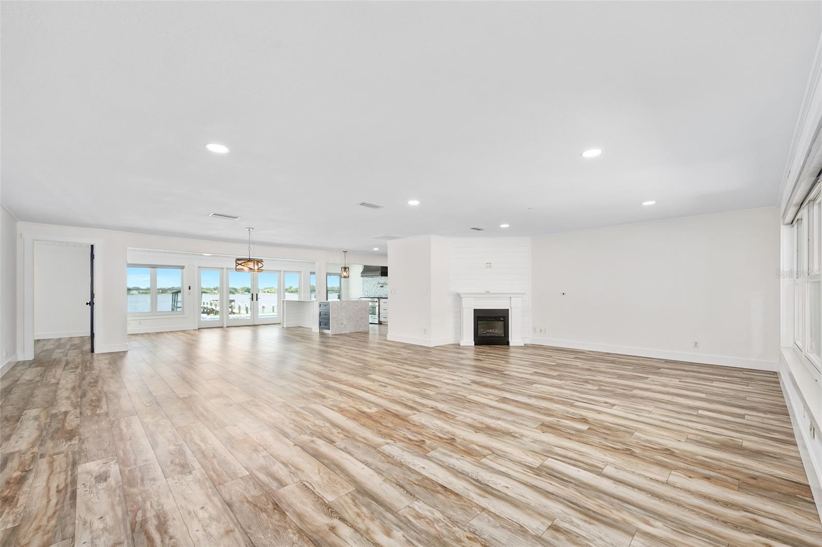 CAMEO POINT UNIT 02 - Residential