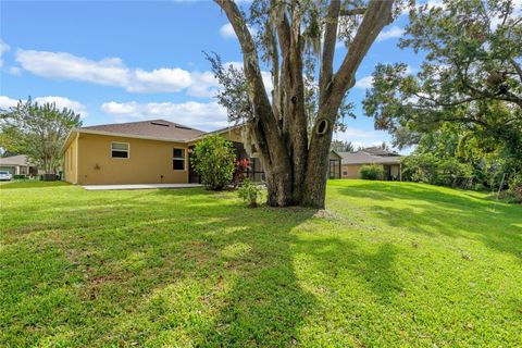 A home in TAVARES