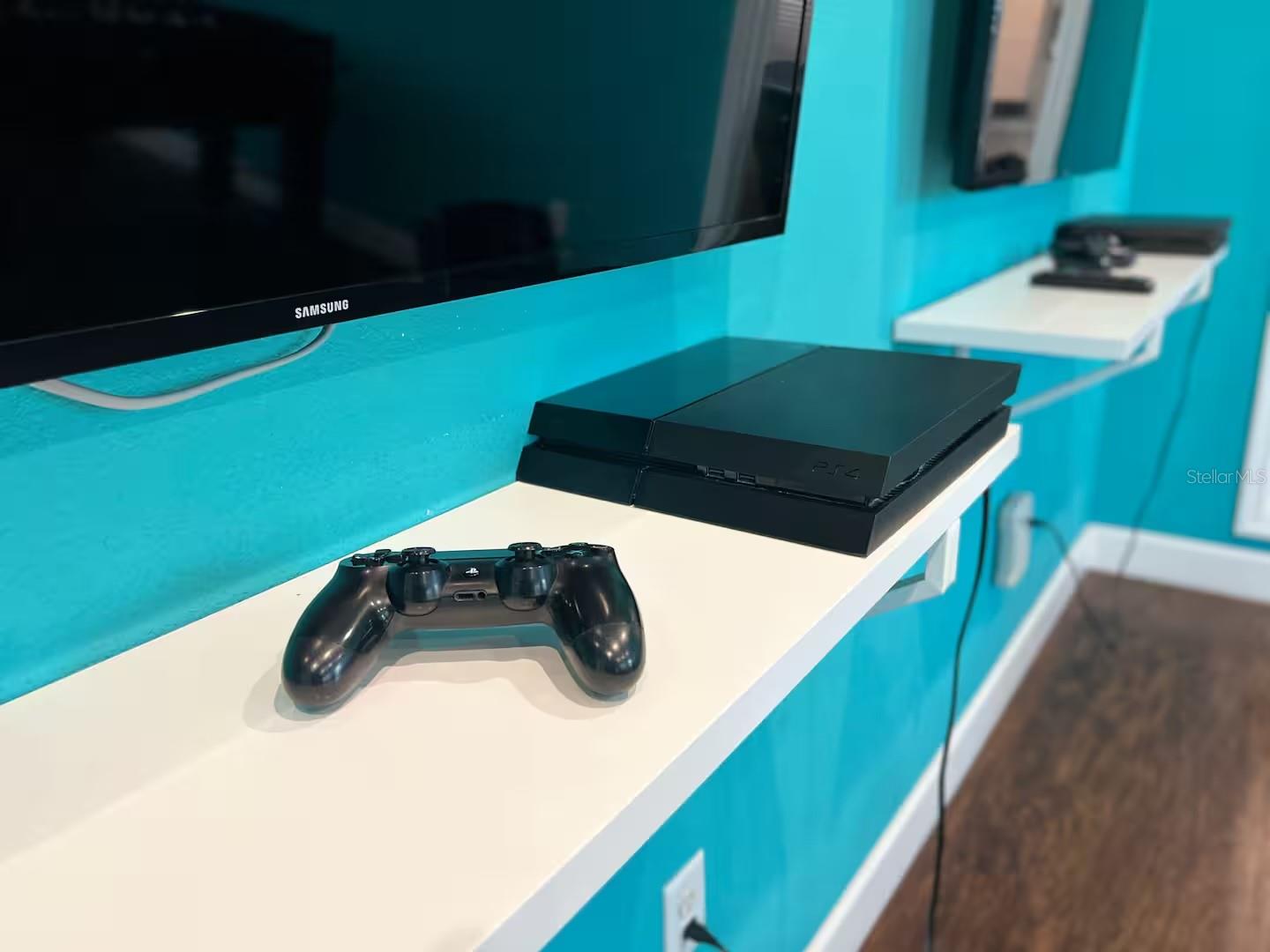 WEST LUCAYA VILLAGE - Residential