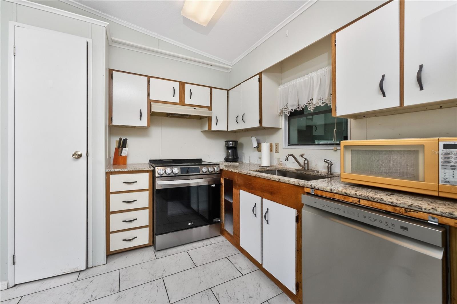 LEMON BAY ISLES PH 02 - Residential