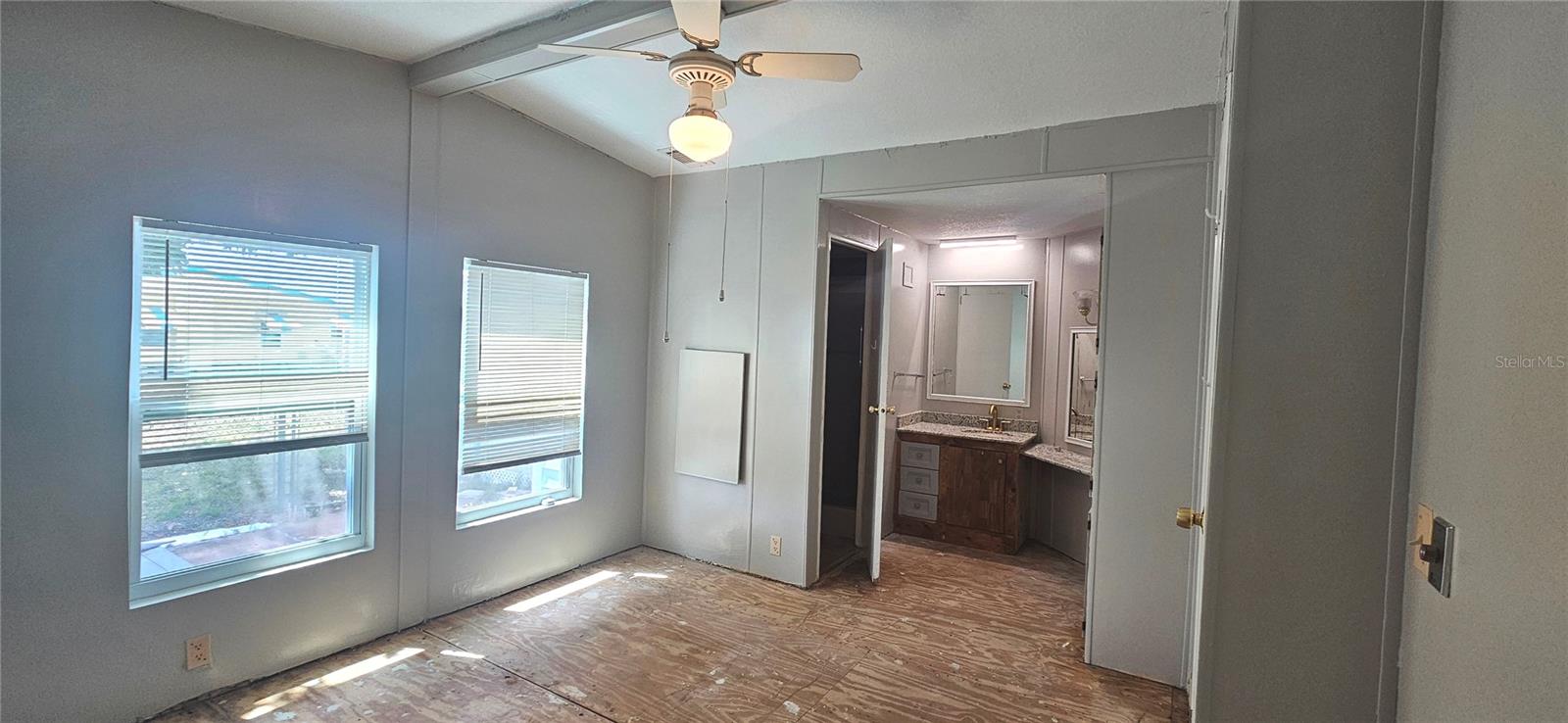 LEMON BAY ISLES PH 02 - Residential