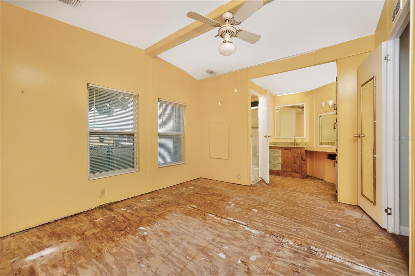 LEMON BAY ISLES PH 02 - Residential