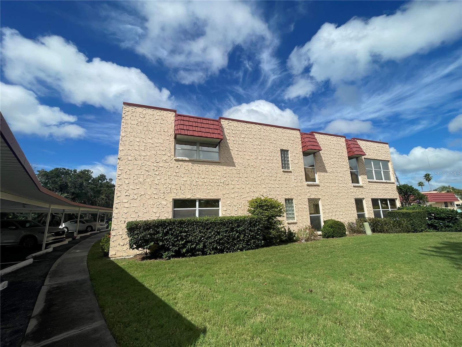 GARDENS THE CONDO - Residential Lease