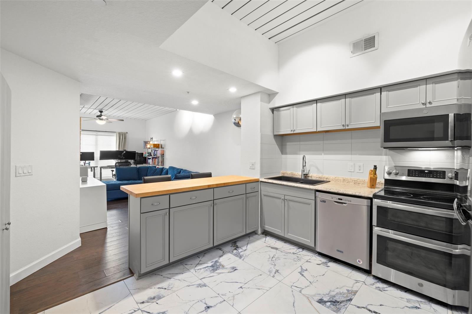 THE MADISON AT SOHO II CONDO - Residential