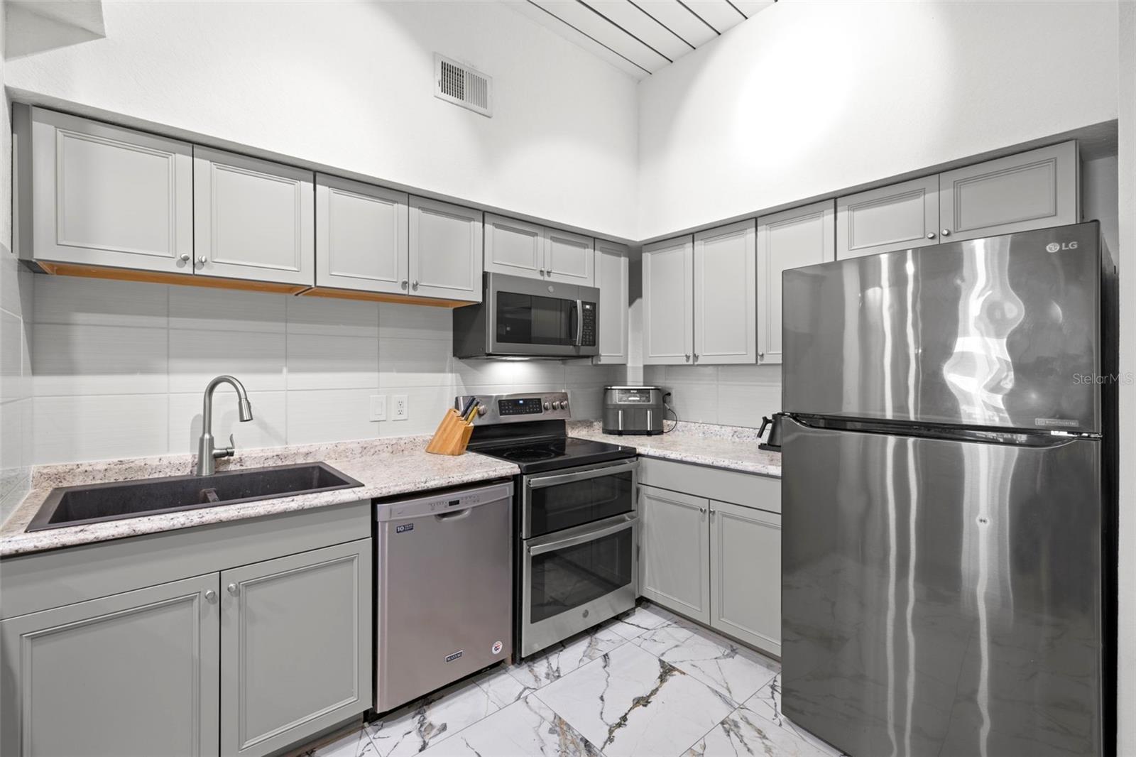 THE MADISON AT SOHO II CONDO - Residential