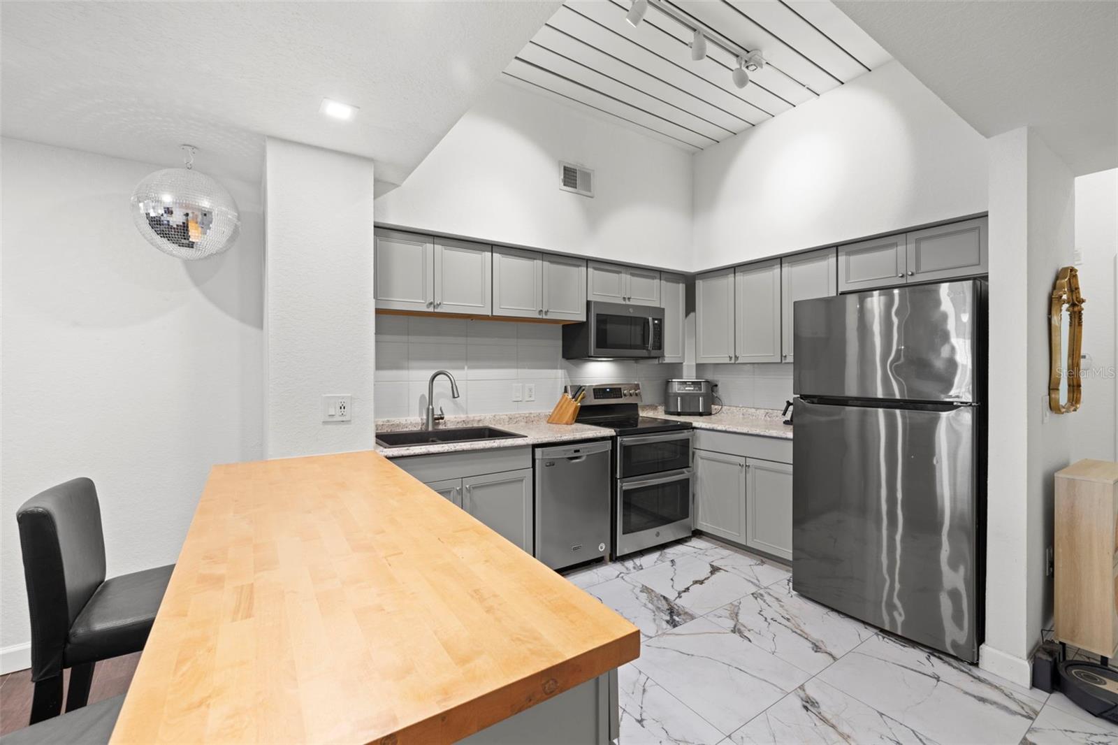 THE MADISON AT SOHO II CONDO - Residential