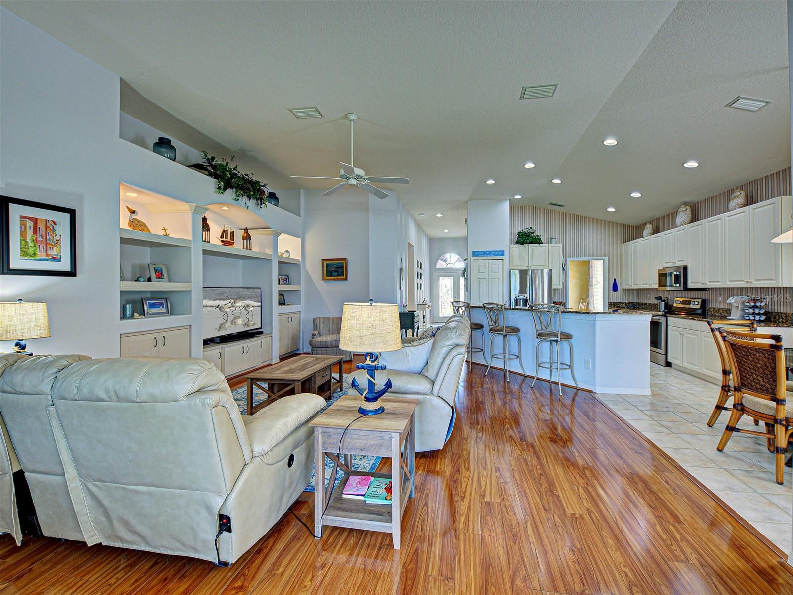 PELICAN POINTE GOLF & COUNTRY CLUB - Residential