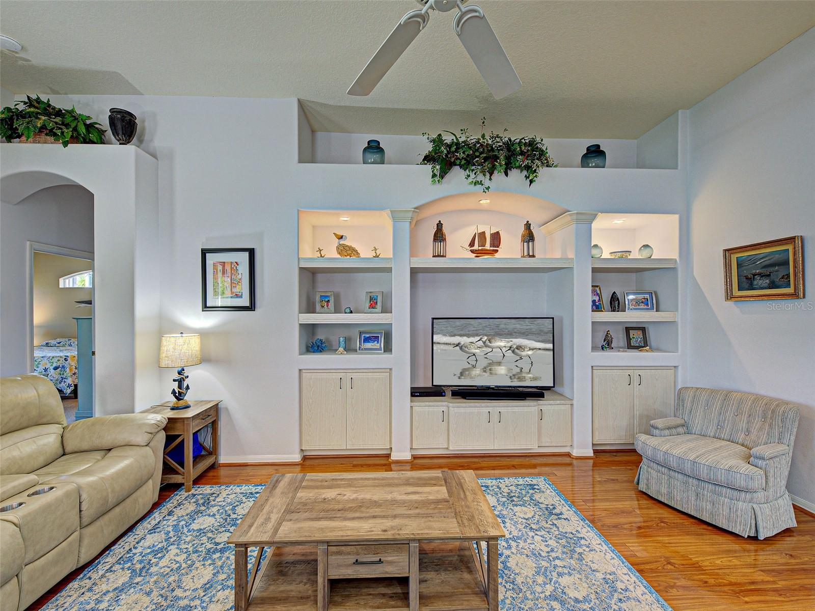 PELICAN POINTE GOLF & COUNTRY CLUB - Residential