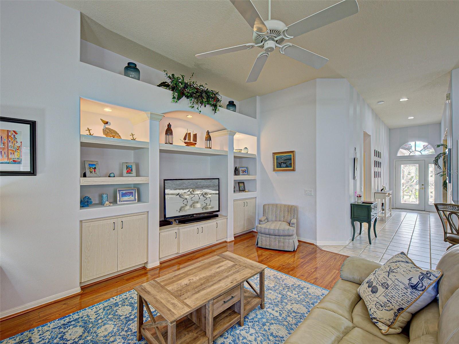 PELICAN POINTE GOLF & COUNTRY CLUB - Residential