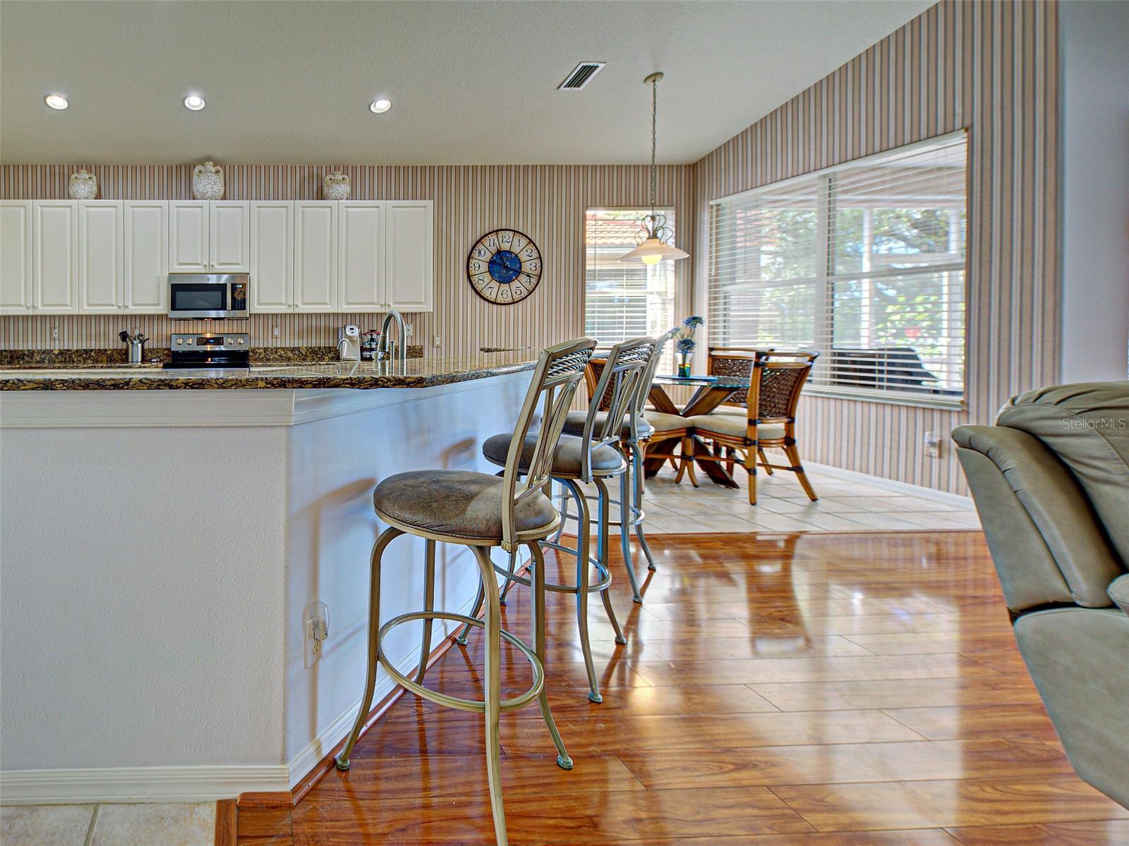 PELICAN POINTE GOLF & COUNTRY CLUB - Residential