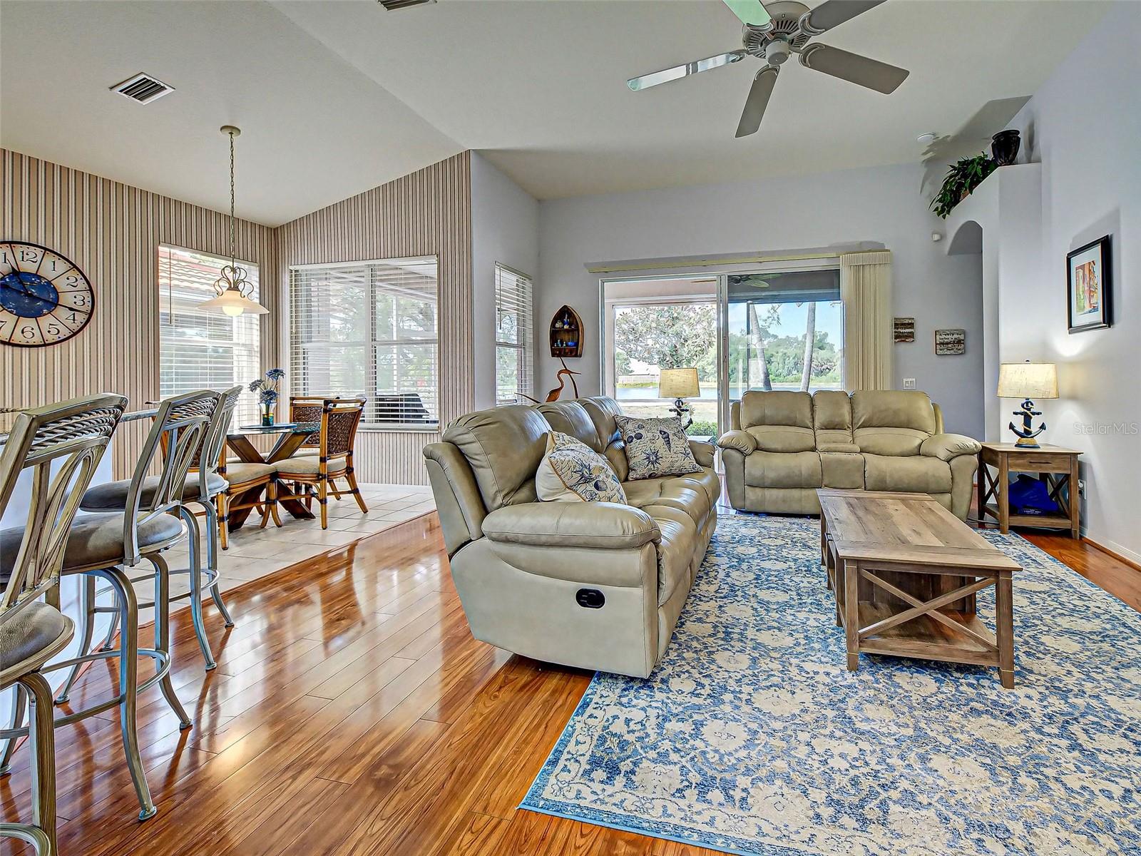 PELICAN POINTE GOLF & COUNTRY CLUB - Residential