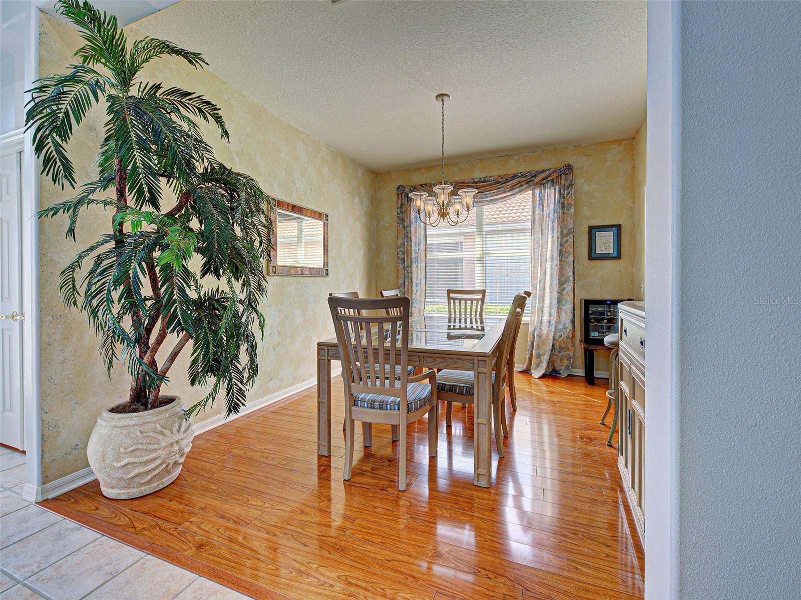 PELICAN POINTE GOLF & COUNTRY CLUB - Residential